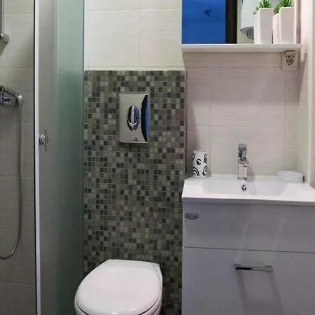 Mia - One Bedroom With Balcony