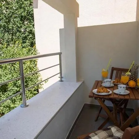 Mia - One Bedroom With Balcony Apartment *